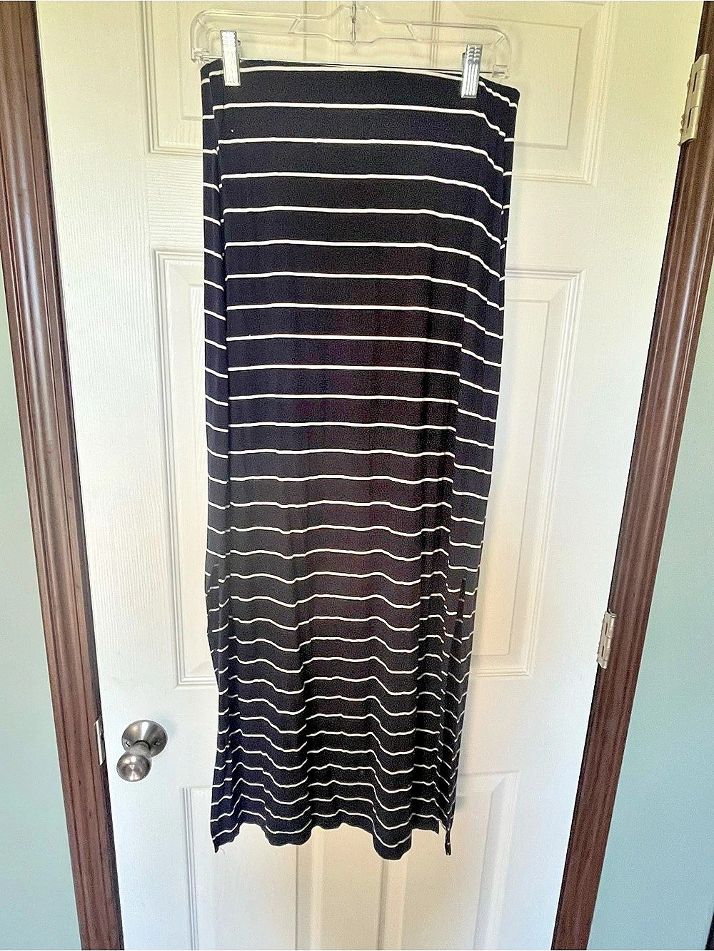 Old Navy Striped Maxi Skirt in Black & White Size Small Like New